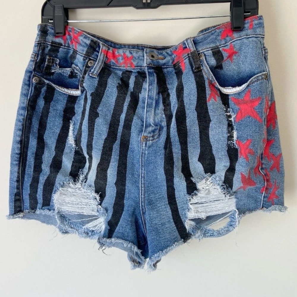 Her Universe DC Comics Birds of Prey Hi-Rise Shorts, Harley Quinn Juniors 11